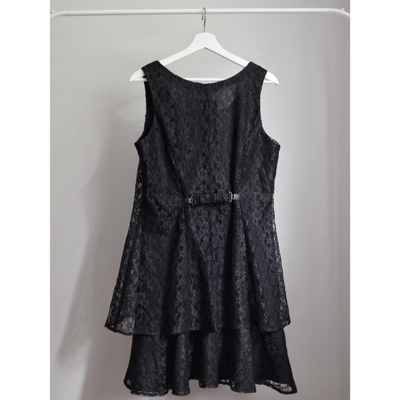 Black Sleeveless Lace Dress - Picture 2 of 5